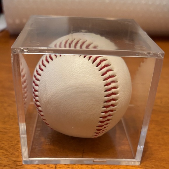 Mets Logo Baseball In Display - Picture 6 of 7